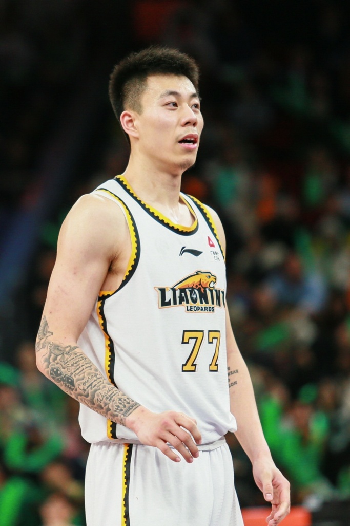 媒体人：因为CBA的合同制度完善了 球员转会之事就显得越来越职业
